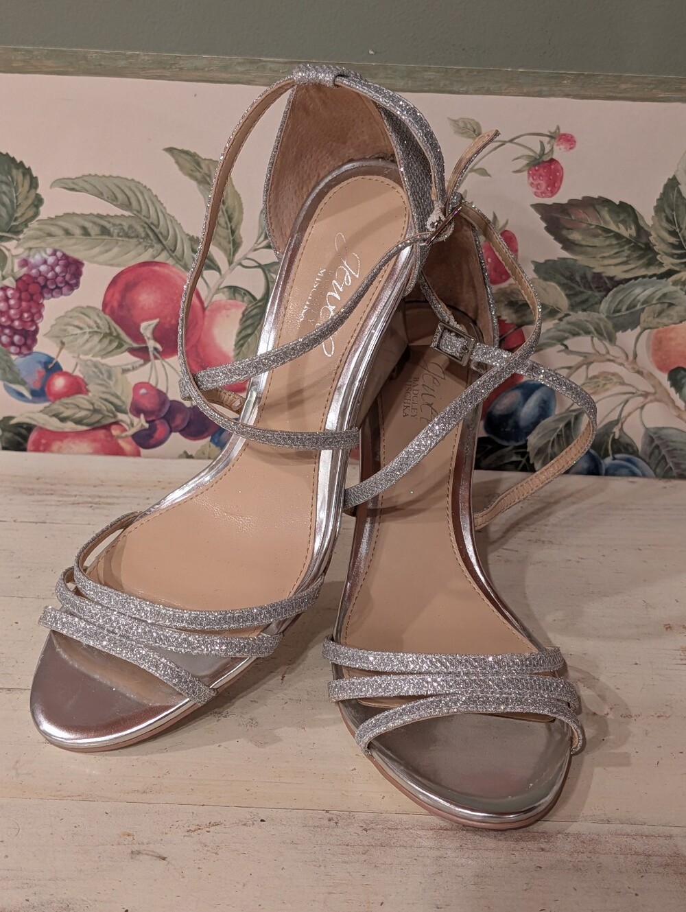 Jewel Badgley Mischka Hunt Silver Evening Wedge Sandals Sz 8.5